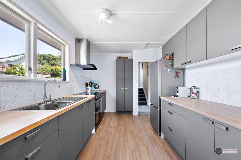 Photo of property in 17 Park Road, Belmont, Lower Hutt, 5010