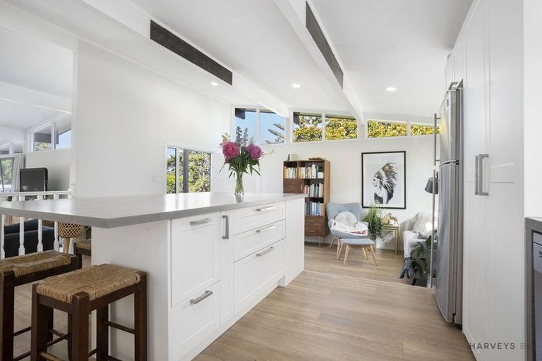 Photo of property in 21 Sunvue Road, Glen Eden, Auckland, 0602