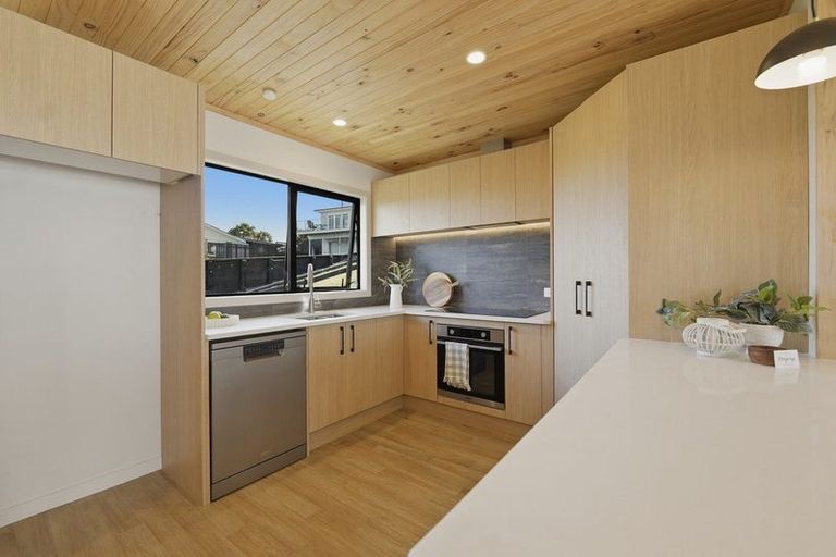 Photo of property in 94a Harbour View Road, Omokoroa, 3114