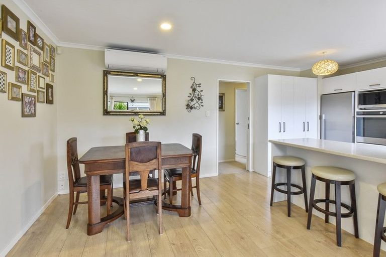 Photo of property in 4 Croftview Road, Wattle Downs, Auckland, 2103