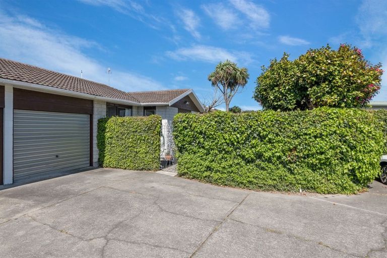 Photo of property in 2/71a Glenmore Avenue, Casebrook, Christchurch, 8051