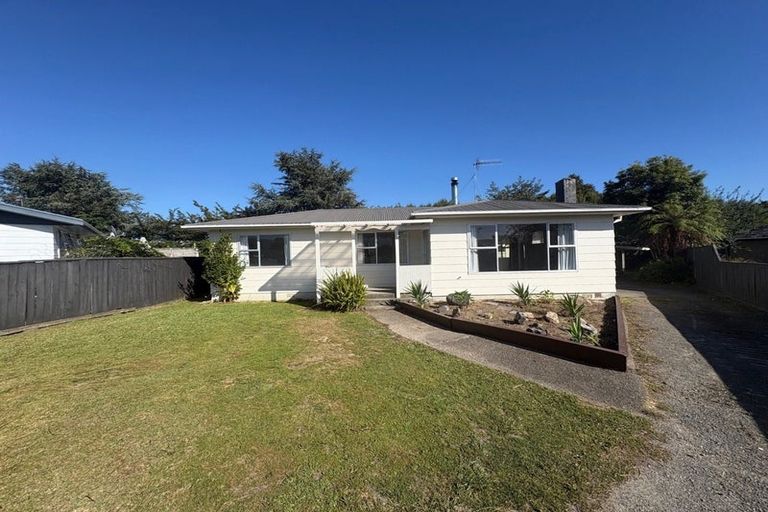 Photo of property in 90 Strathmore Avenue, Levin, 5510