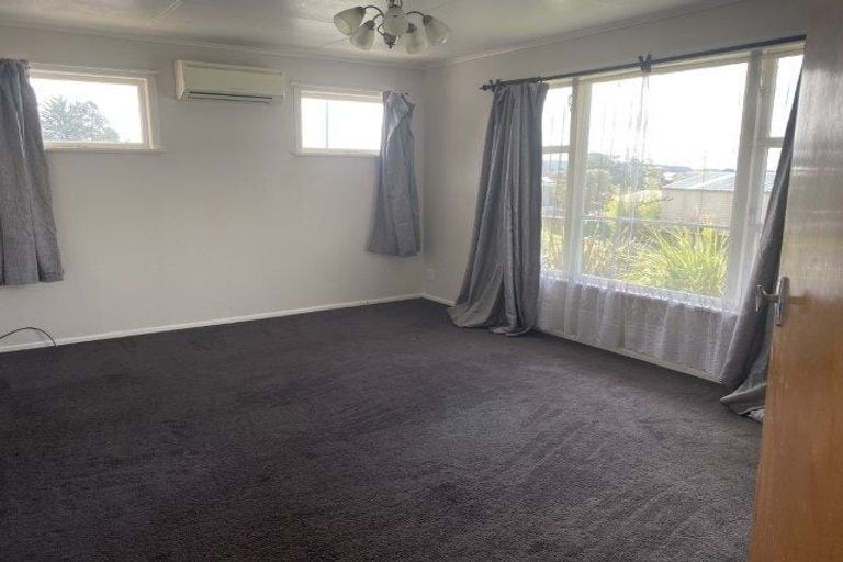 Photo of property in 40 Waihora Crescent, Waitangirua, Porirua, 5024