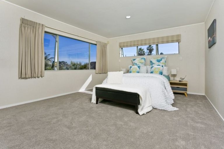 Photo of property in 24 St Lucia Place, Unsworth Heights, Auckland, 0632