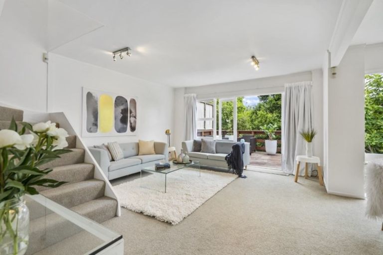 Photo of property in 4/59 Rangatira Road, Beach Haven, Auckland, 0626