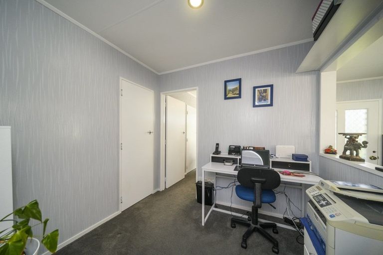 Photo of property in 64 Apollo Parade, Milson, Palmerston North, 4414