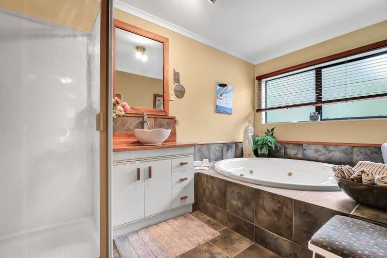 Photo of property in 26 Tironui Terrace, Western Heights, Hamilton, 3200