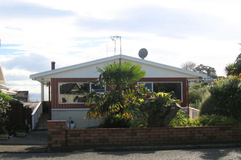 Photo of property in 2 Burns Road, Hospital Hill, Napier, 4110