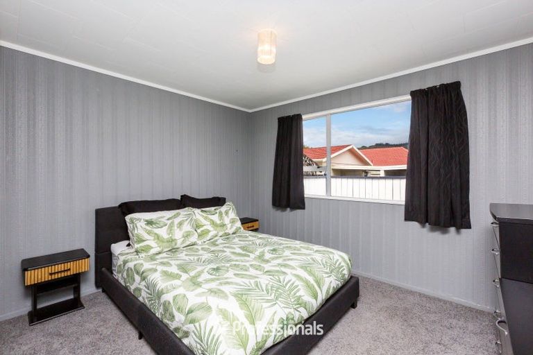 Photo of property in 2/71 Gemstone Drive, Birchville, Upper Hutt, 5018
