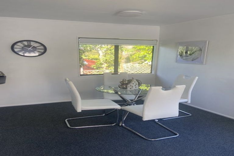 Photo of property in 2/15 Valecrest Place, Bayview, Auckland, 0629