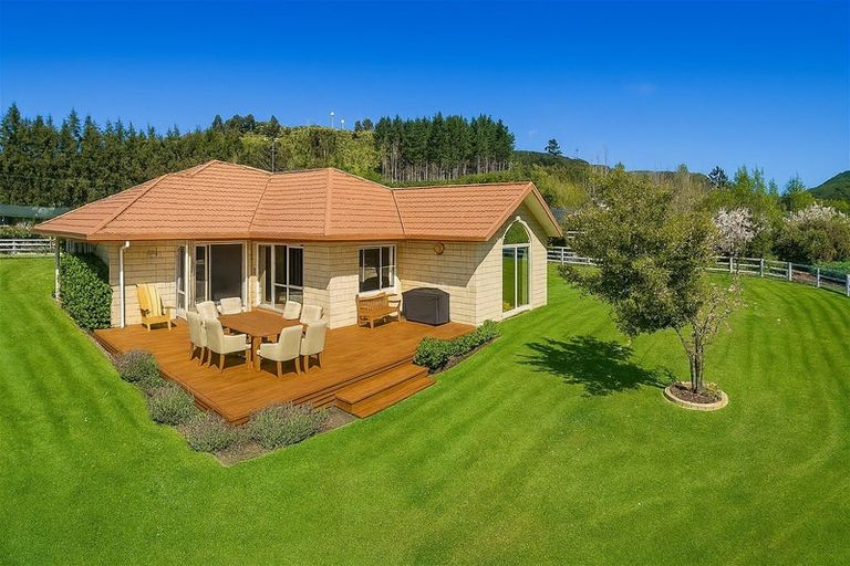 Photo of property in 85 Emerald Hill Drive, Birchville, Upper Hutt, 5018