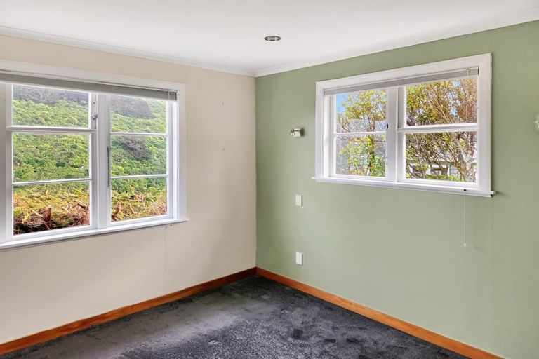 Photo of property in 1 Fleet Grove, Korokoro, Lower Hutt, 5012