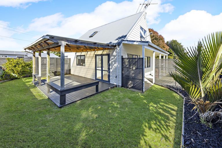 Photo of property in 2 Braeburn Place, Takanini, 2112