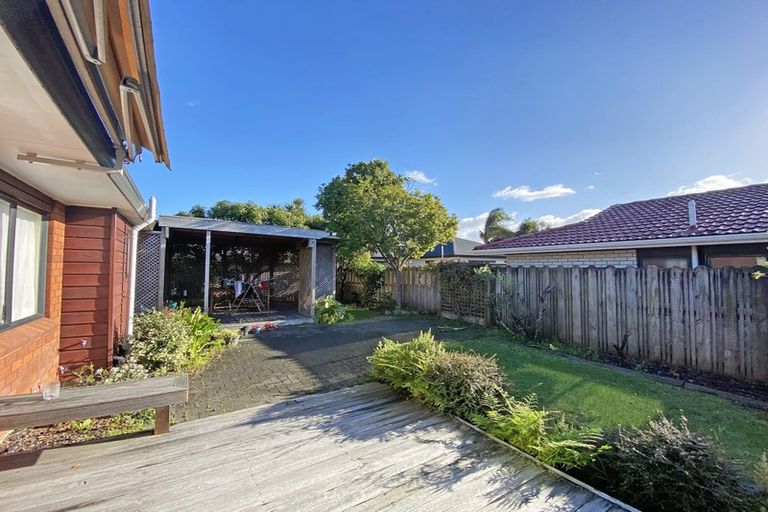 Photo of property in 38 West Fairway, Golflands, Auckland, 2013