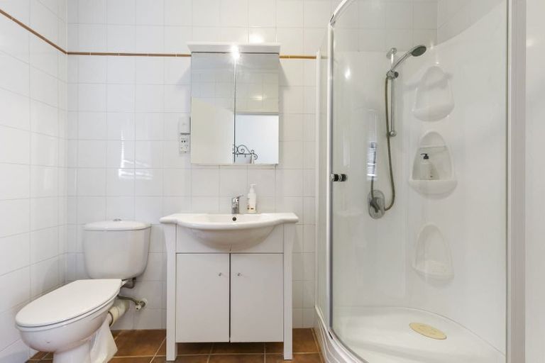 Photo of property in Kingsgate Flats, 10 Austin Street, Mount Victoria, Wellington, 6011