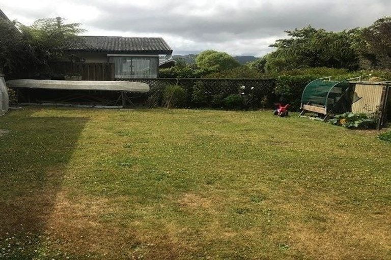 Photo of property in 99 Tirohanga Road, Tirohanga, Lower Hutt, 5010