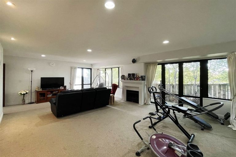 Photo of property in 51 Reeves Road, Pakuranga, Auckland, 2010