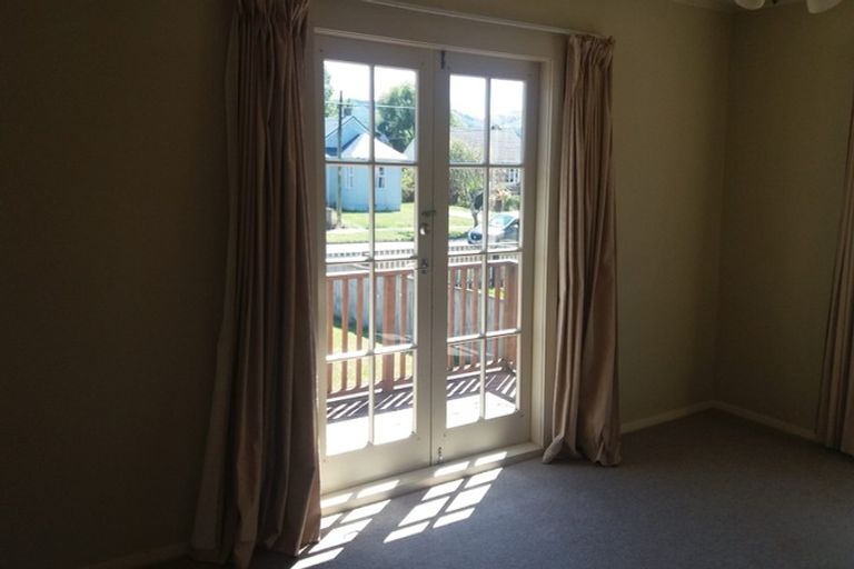 Photo of property in 196 Waddington Drive, Naenae, Lower Hutt, 5011