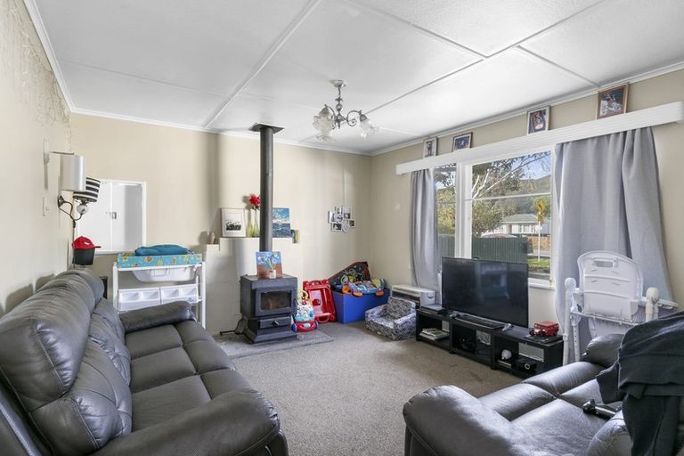 Photo of property in 61 Wellington Road, Wainuiomata, Lower Hutt, 5014