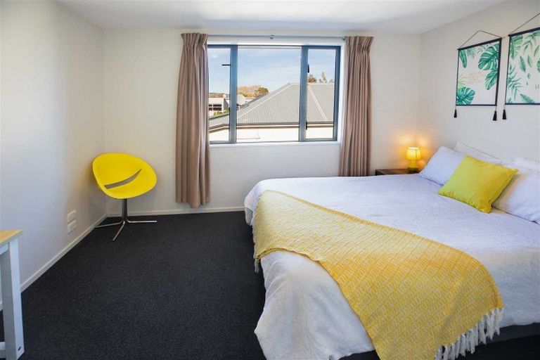 Photo of property in 8c Defoe Place, Waltham, Christchurch, 8023