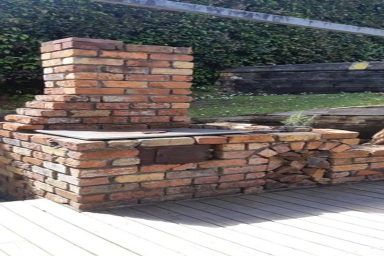 Photo of property in 41 Seaton Road, Murrays Bay, Auckland, 0630