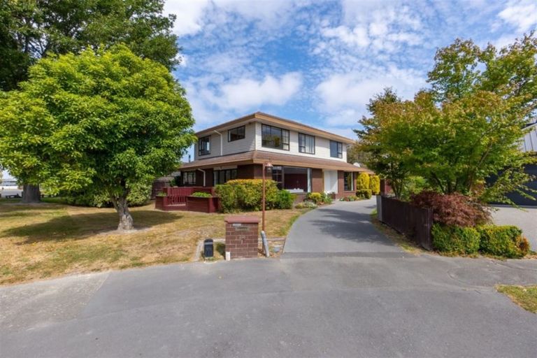 Photo of property in 14 Pasadena Place, Harewood, Christchurch, 8051