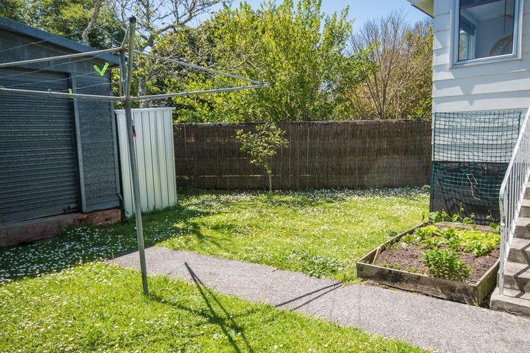 Photo of property in 8/19 Bayside Avenue, Te Atatu Peninsula, Auckland, 0610