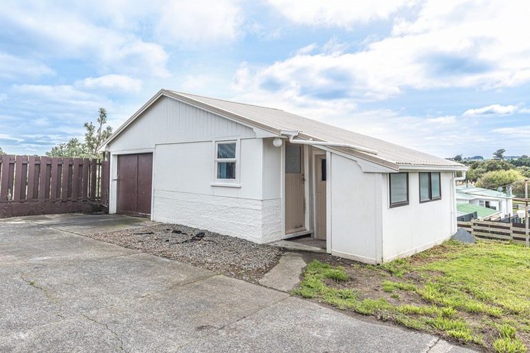 Photo of property in 27 Kowhai Street, Castlecliff, Whanganui, 4501