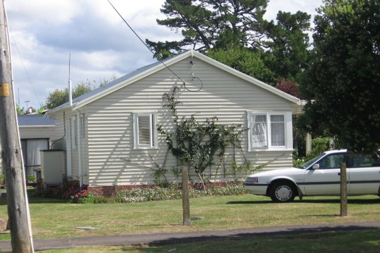 Photo of property in 1/48 Queen Mary Avenue, New Lynn, Auckland, 0600