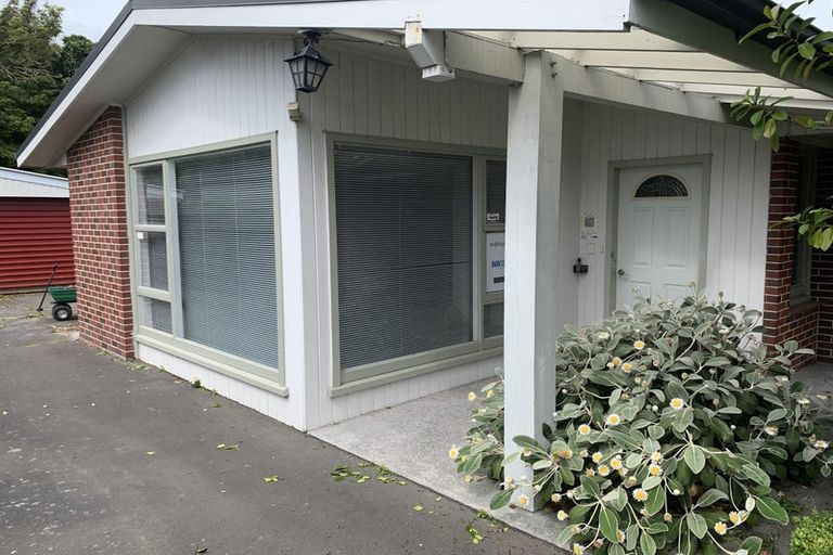Photo of property in 356 Memorial Avenue, Burnside, Christchurch, 8053