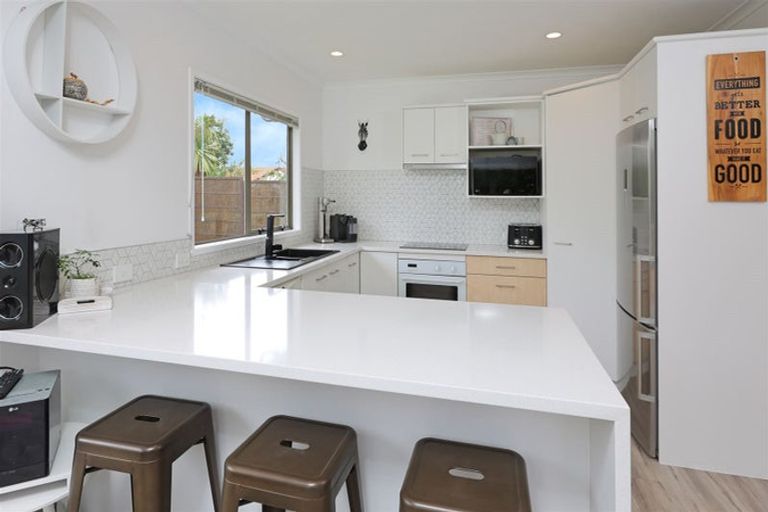 Photo of property in 22 Graven Court, Henderson, Auckland, 0612