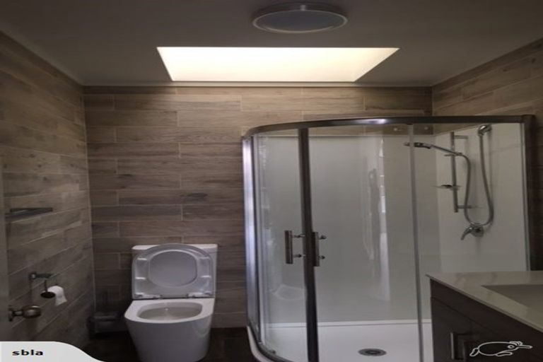 Photo of property in 2/5 Wyvern Place, Glenfield, Auckland, 0629