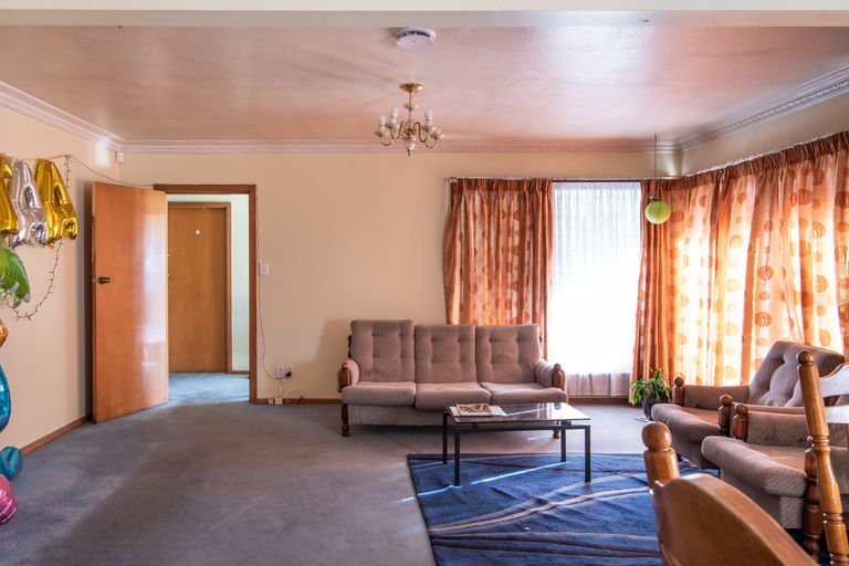 Photo of property in 37 Curletts Road, Sockburn, Christchurch, 8042