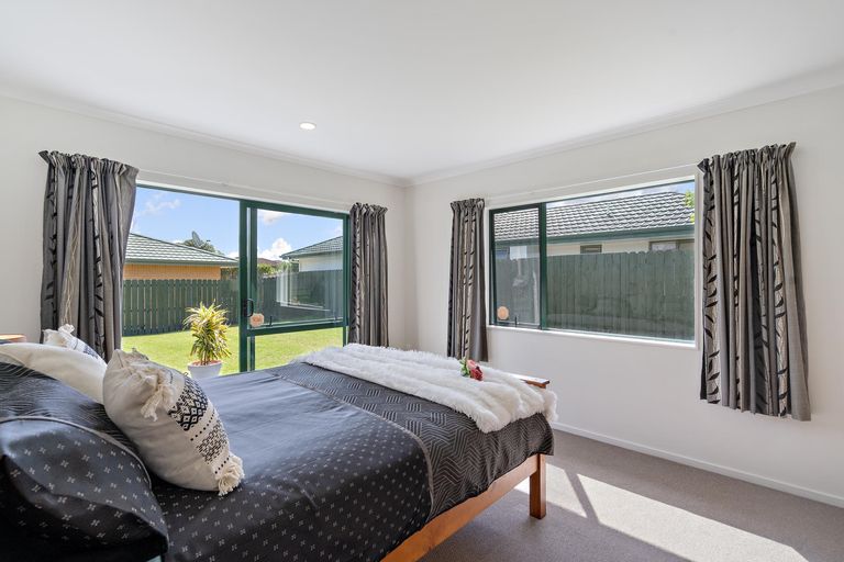 Photo of property in 42 Bellville Drive, Clendon Park, Auckland, 2103