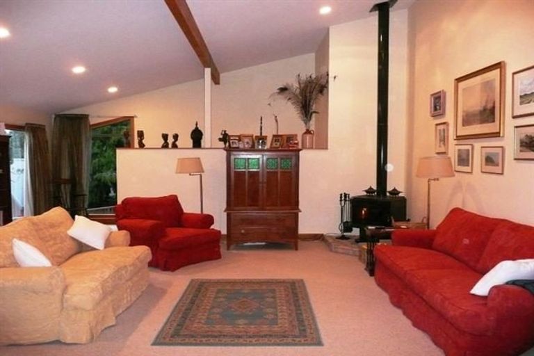Photo of property in 52 Tram Valley Road, Swanson, Auckland, 0614