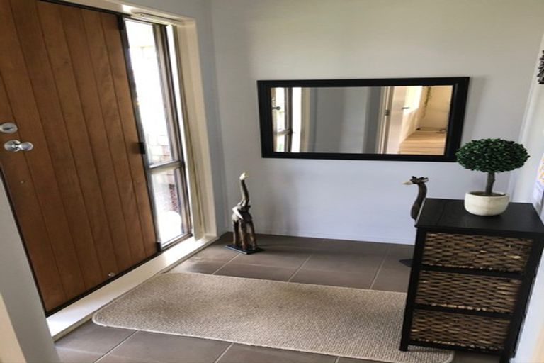 Photo of property in 20 Breaker Grove, Waiuku, 2123