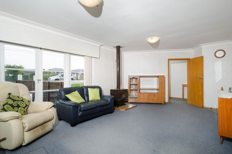Photo of property in 38 Woodside Road, Massey, Auckland, 0614