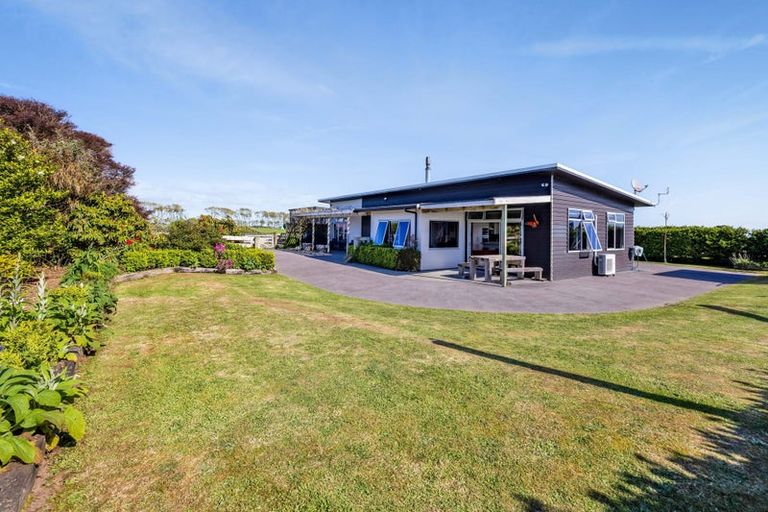Photo of property in 5674 Mountain Road, Normanby, Hawera, 4673