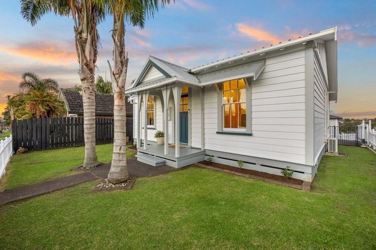 Photo of property in 1/141 Colwill Road, Massey, Auckland, 0614