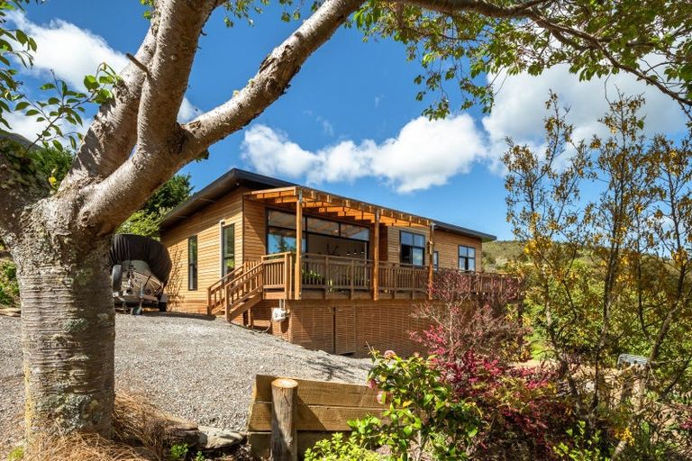 Photo of property in 30 Waimarama Street, Waikawa, Picton, 7220