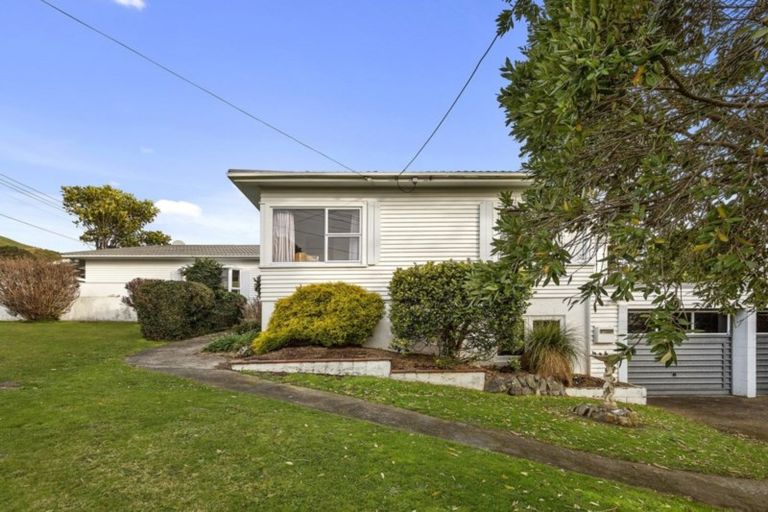 Photo of property in 35 Allen Terrace, Tawa, Wellington, 5028