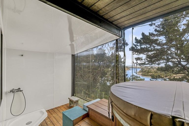 Photo of property in 19 Buckleys Track, Paremoremo, Auckland, 0632