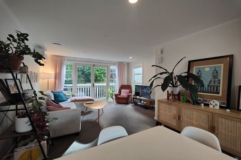 Photo of property in 12c Glenmore Street, Thorndon, Wellington, 6011