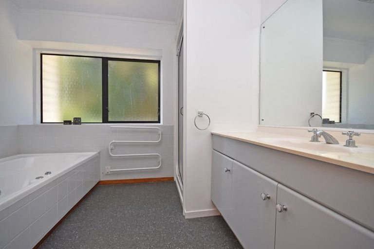 Photo of property in 2/48 Corunna Road, Milford, Auckland, 0620