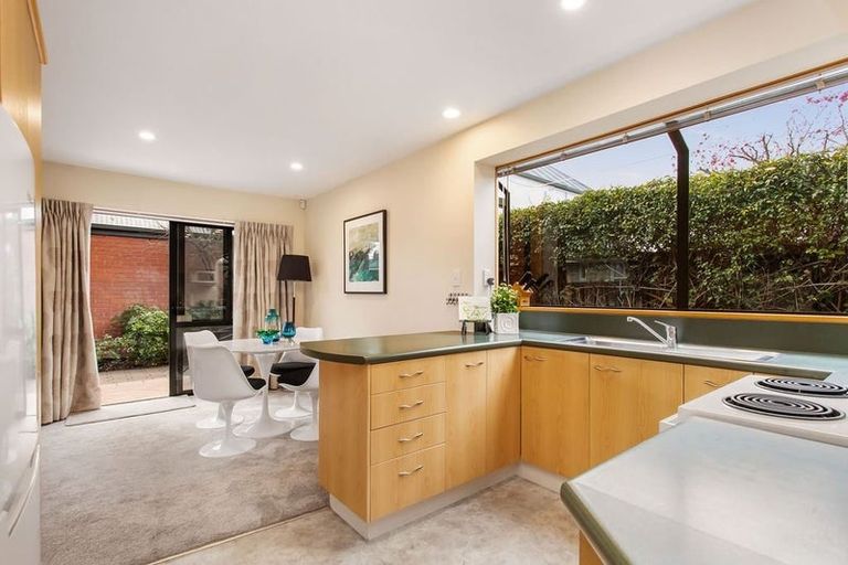 Photo of property in 2/76 Saint Albans Street, St Albans, Christchurch, 8014