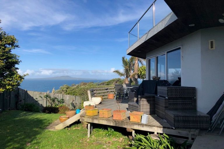 Photo of property in 4 Portal Place, Murrays Bay, Auckland, 0630