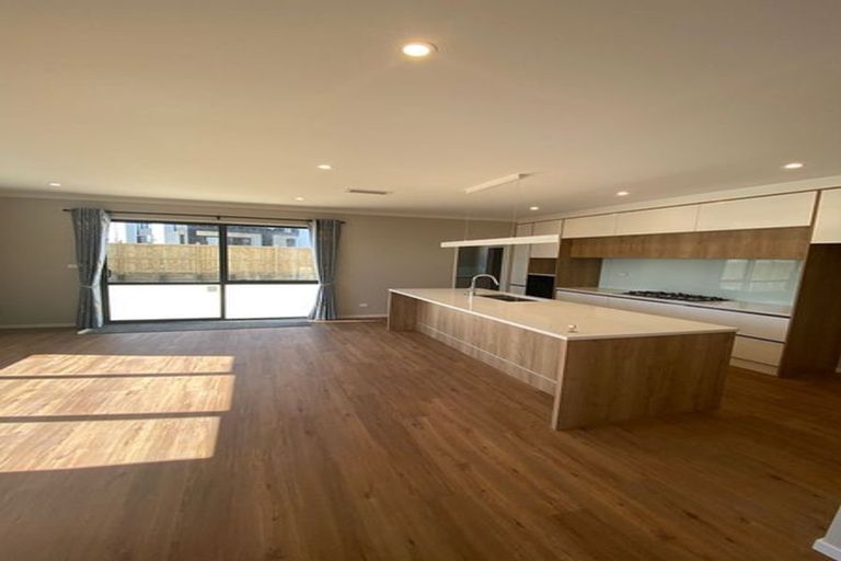 Photo of property in 9 Bendridge Street, Flat Bush, Auckland, 2019