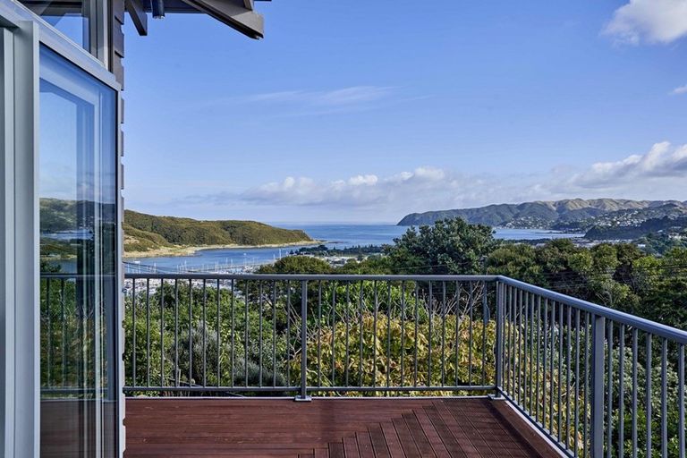Photo of property in 33 Kiriwai Road, Paremata, Porirua, 5024