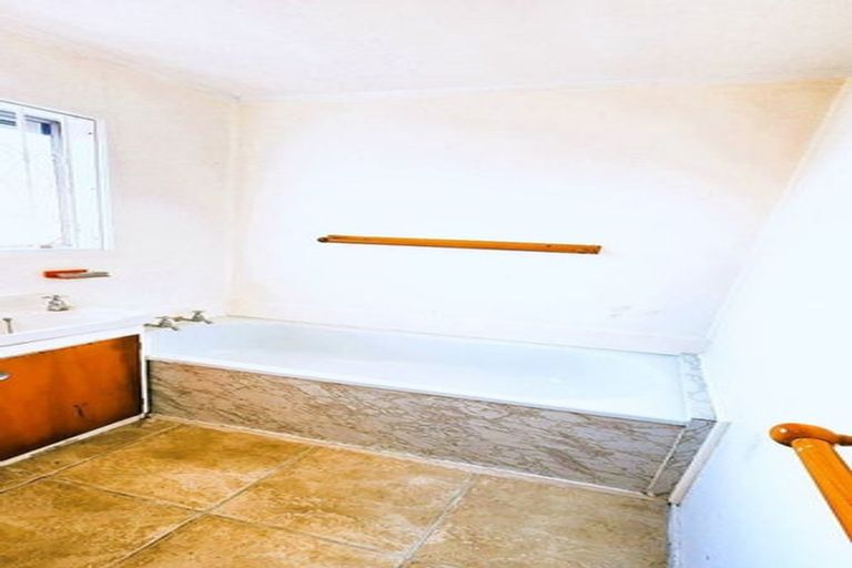 Photo of property in 26 Tamaki Bay Drive, Pakuranga, Auckland, 2010