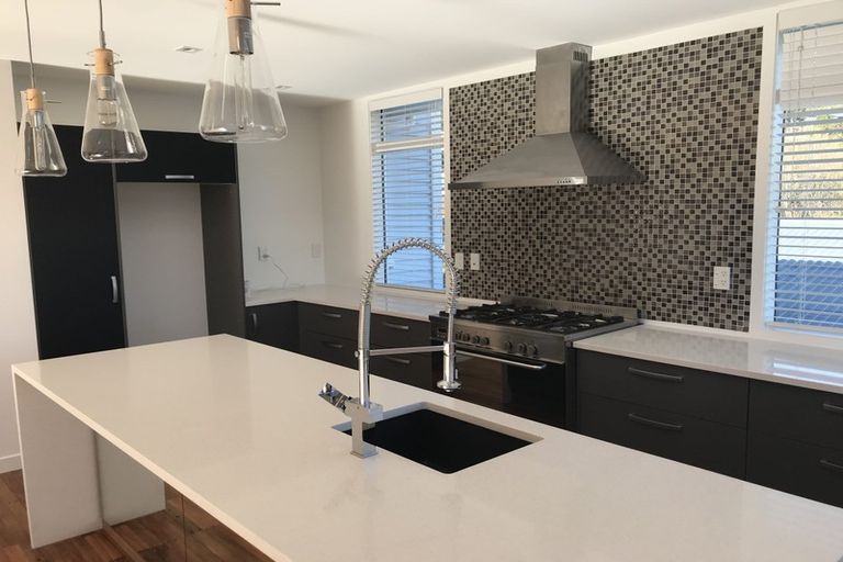 Photo of property in 6 Kiriwai Road, Paremata, Porirua, 5024